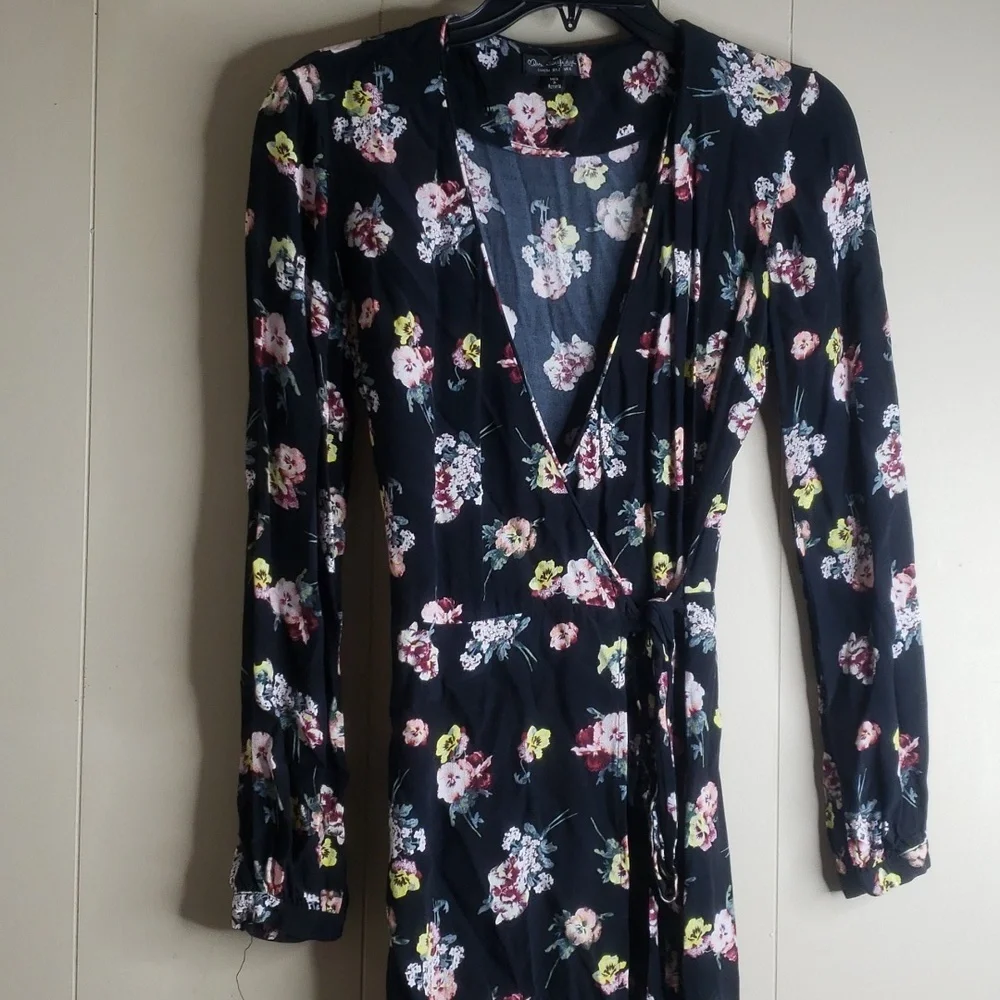 Miss Selfridge Long Sleeve Floral Wrap Dress (2) xsmall - Picture 3 of 6